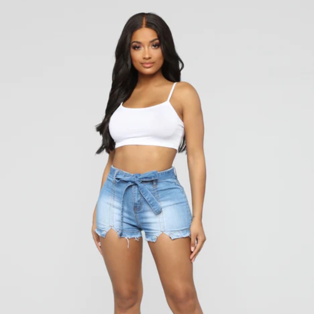 Fashion Nova Belted Denim Short Short NWT Size 16 - Picture 3 of 6